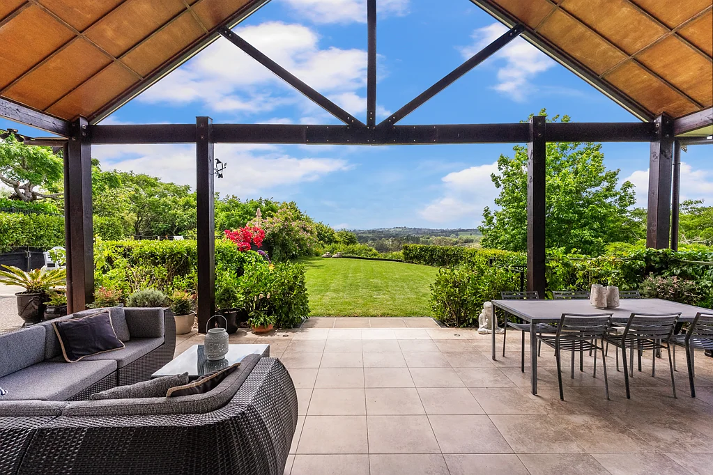 Dairy Flat Lifestyle Distinction, Minutes to Albany!