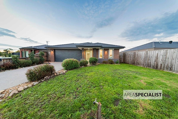 35 Mariposa Grove, Cranbourne, VIC 3977