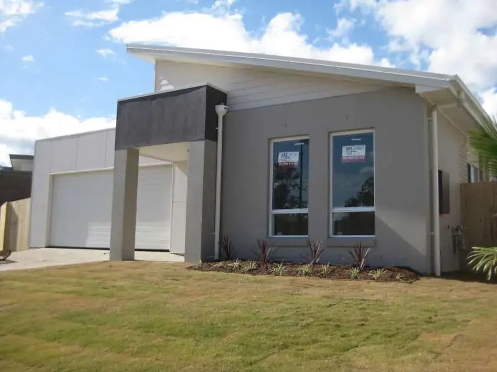 Beautiful Family Home With Large shared Living and Dining Area