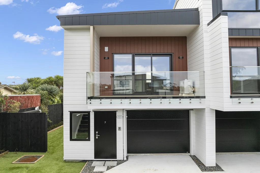 Waterview 2房  Two Bed, Two Bath + Bonus Parking!