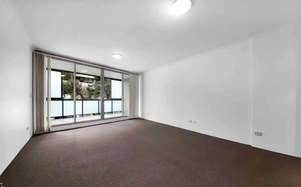 Oversized Apartment in the Heart of Victoria Park