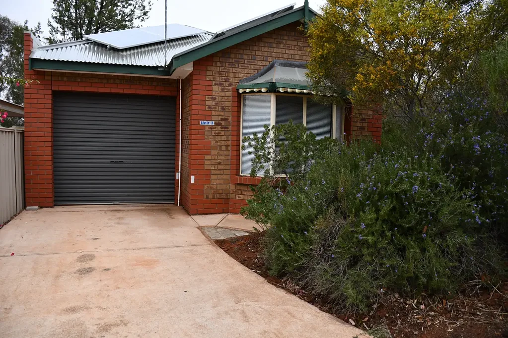 Spacious Brick Unit with Flexible Living