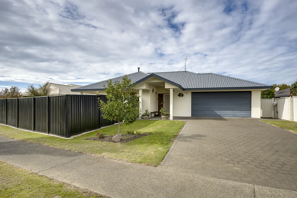 Taradale 3Moenga Three Bedrooms + Office + 2 Living