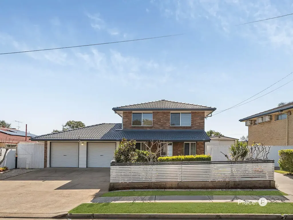 Kippa-Ring 3 Slaapkamer Family sized living complete with side access