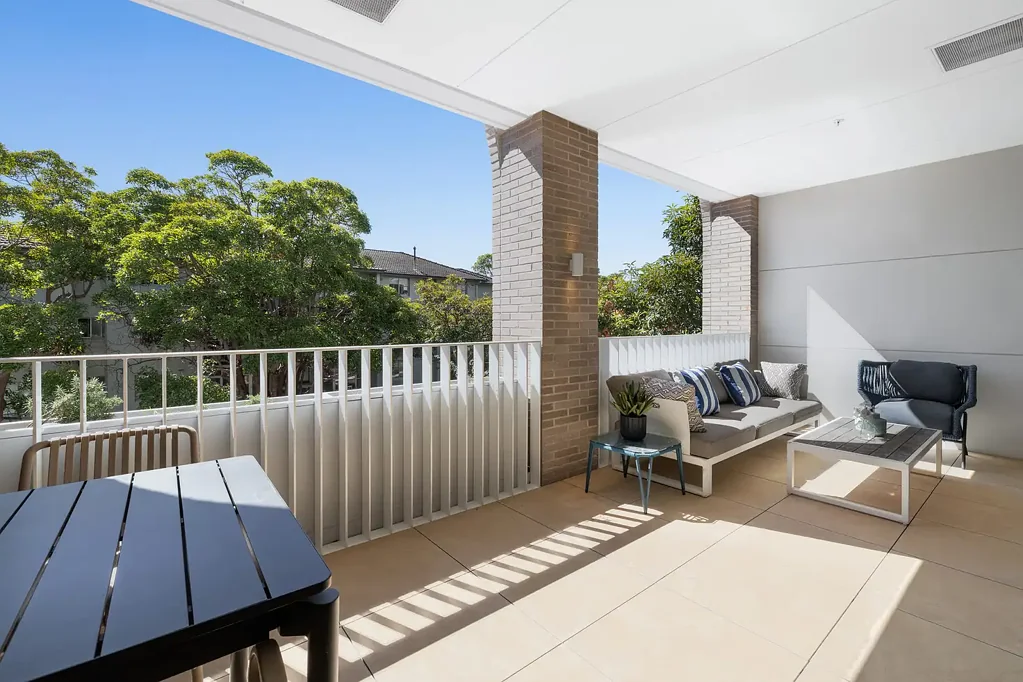 Neutral Bay 3房 Neutral Bay核心地段 194㎡产权面积 大理石厨房 Wolf电器 加热泳池 中庭景观 电梯车位 North Facing, Spacious Residence with 194sqm on title
