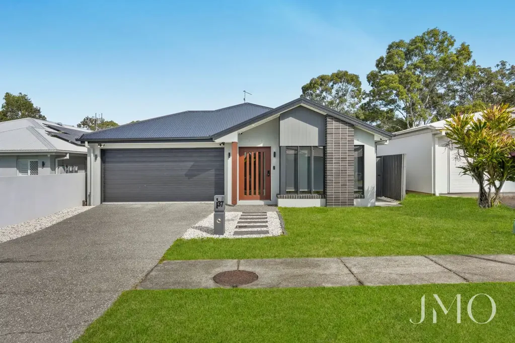 Modern Family Living with Premium Finishes, Study Nook & Solar in Ormeau
