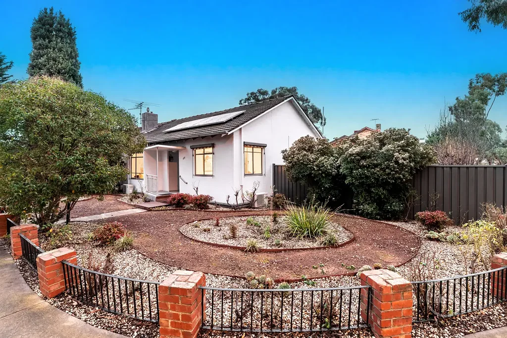 Heidelberg West 3 Bedroom Outstanding Potential In A Well-Connected Location