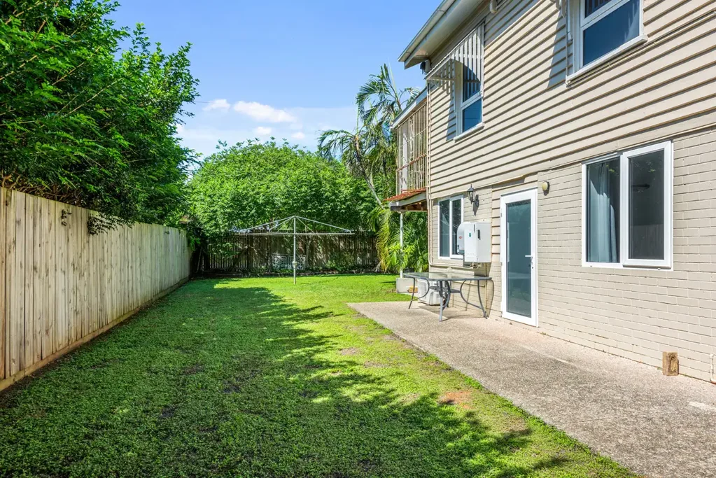 TOP FLOOR UNIT IN PRESTIGE HENDRA LOCATION - ELECTRICITY INCLUDED IN THE RENT