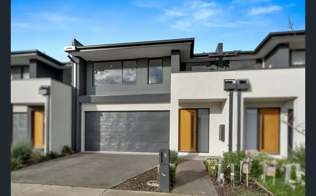 Modern 4-Bedroom Family Townhome with Double Garage