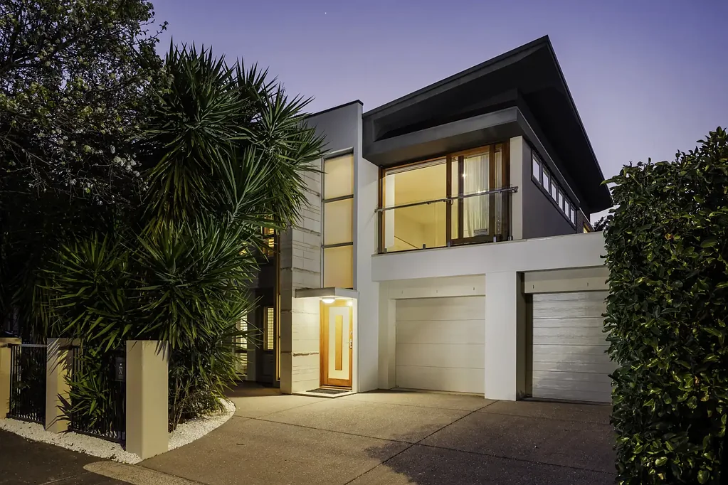 St Clair 4 Slaapkamer Eye-Catching Family Stature on a Prized St. Clair Promenade