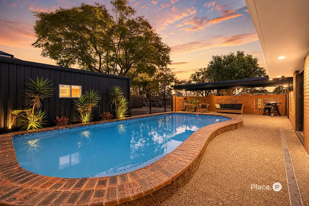 East Ipswich 3 Slaapkamer Renovated Family Luxury in One of East Ipswich's Most Desirable Streets