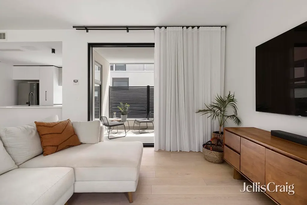 Fairfield 2房 黄金地段联排 两卧两卫精品 豪华Smeg厨房 北向露台 书房办公 太阳能全屋冷暖 Urban Retreat in Coveted Fairfield Pocket