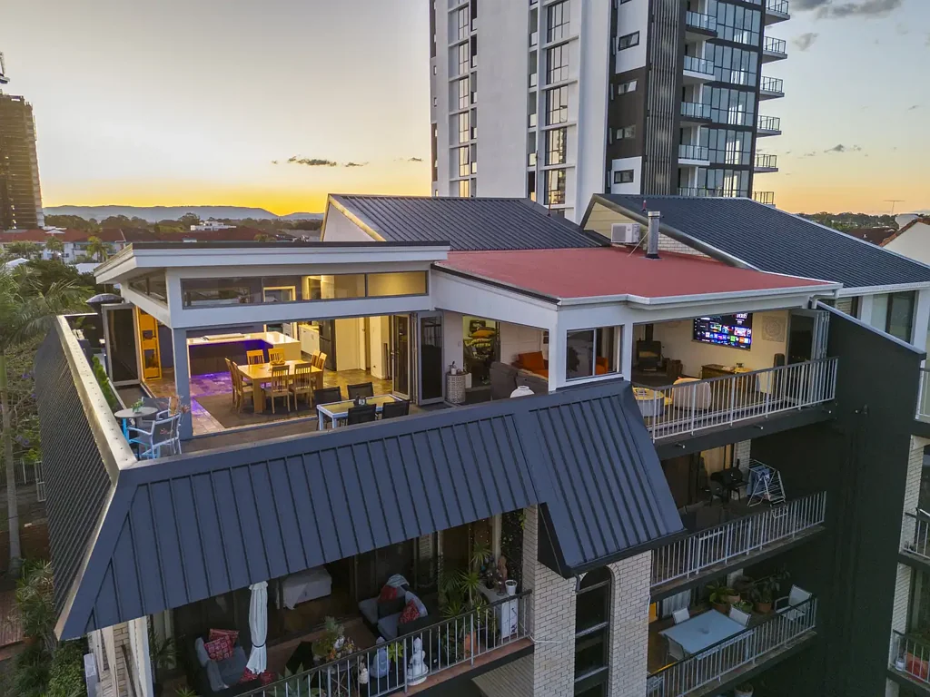 Surfers Paradise 3 Bedroom Multi-floor Entertainers Penthouse; 1 of 1. Chevrons Finest.