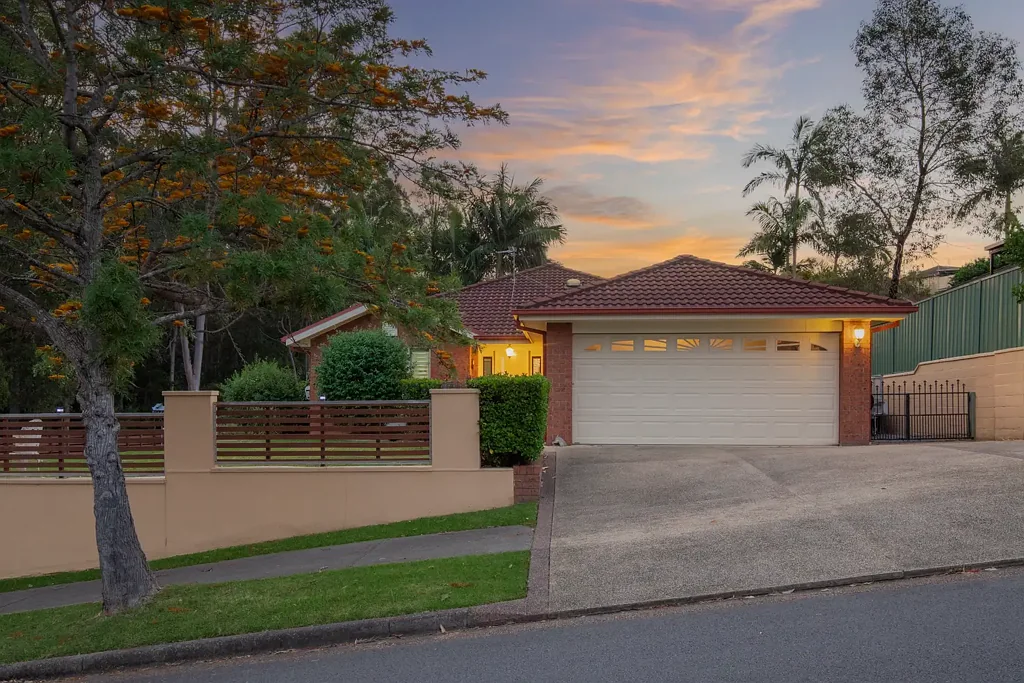 Fletcher 4Kwarto Immaculate Single-Level Brick Home with Leafy Tranquil Surrounds