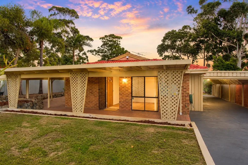 Girrawheen 3 Slaapkamer STUNNING TOP-TO-BOTTOM TRANSFORMATION — JUST MOVE STRAIGHT IN!