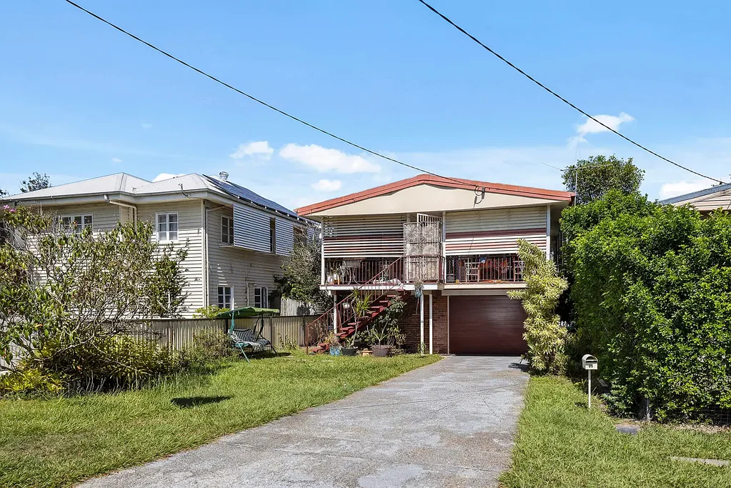 Kedron 3房 Kedron黄金地段 三卧宽敞空间 两层独立厨卫 成熟后院花园 遮蔽露台娱乐 Flexible-Living Renovator with LOADS of Opportunity in Kedron!