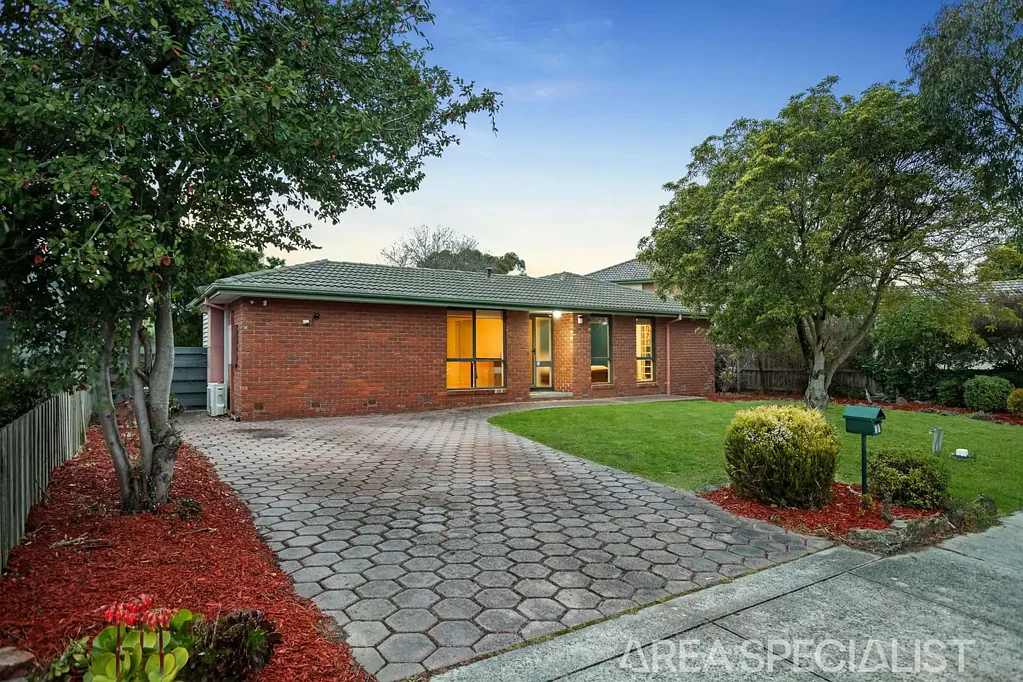 Frankston 4房 简介：两间起居区。一处卓越居所 The Brief: Two Living Areas. One Exceptional Home