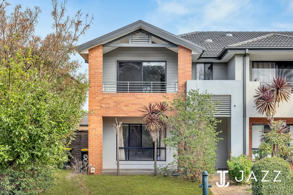 Modern Family Living in the Prestigious Alamanda K-9 College Zone