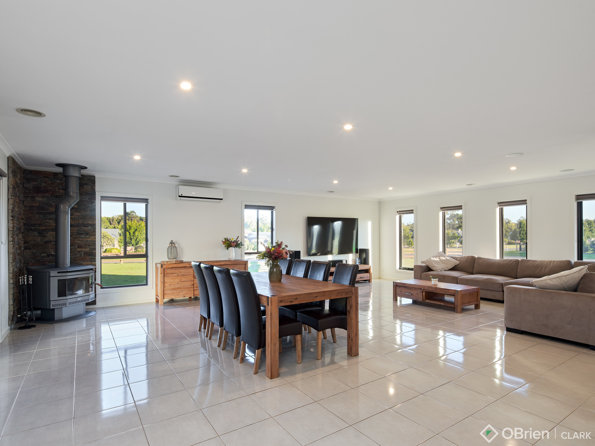 19 AMBERLY DR, DROUIN VIC 3818, 0房, 0浴, House