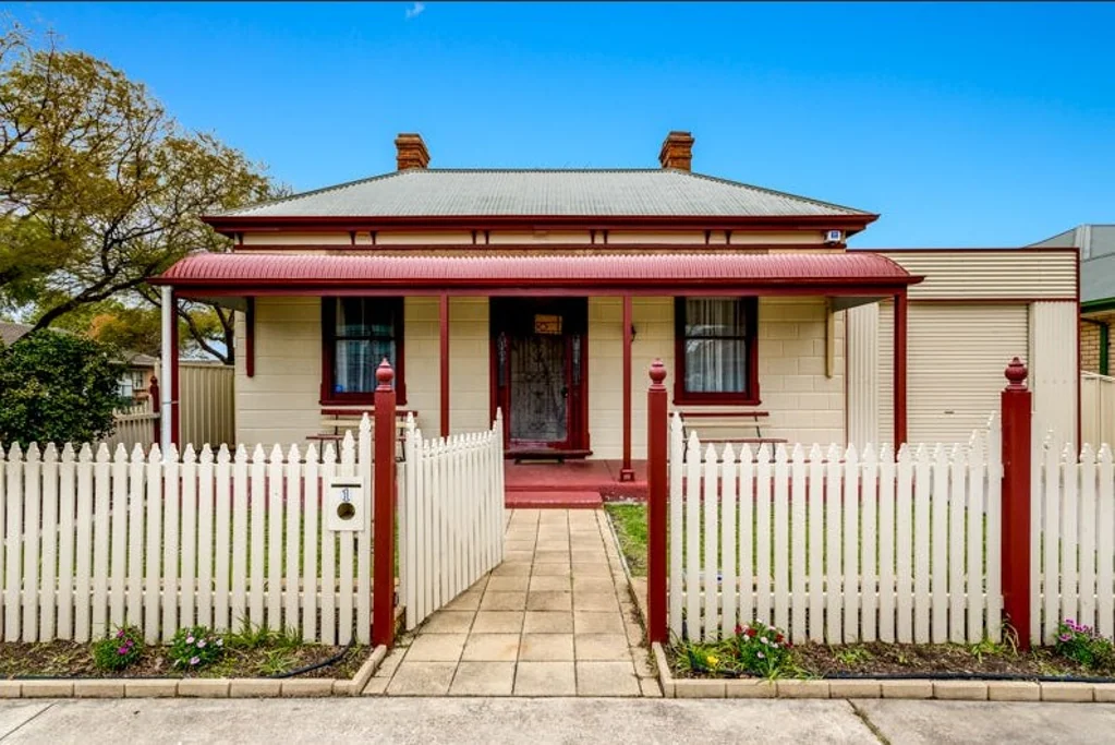 FIVE BEDROOM CHARACTER FAMILY HOME IN ALBERTON