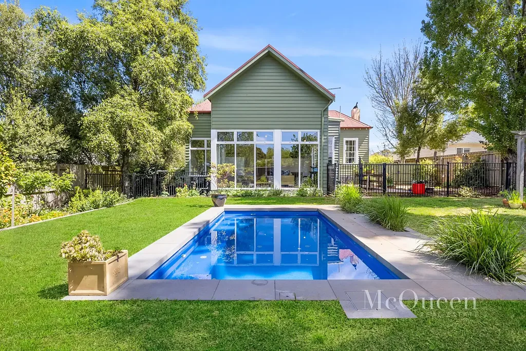 Daylesford 3침실 Federation Beauty and Poolside Summers