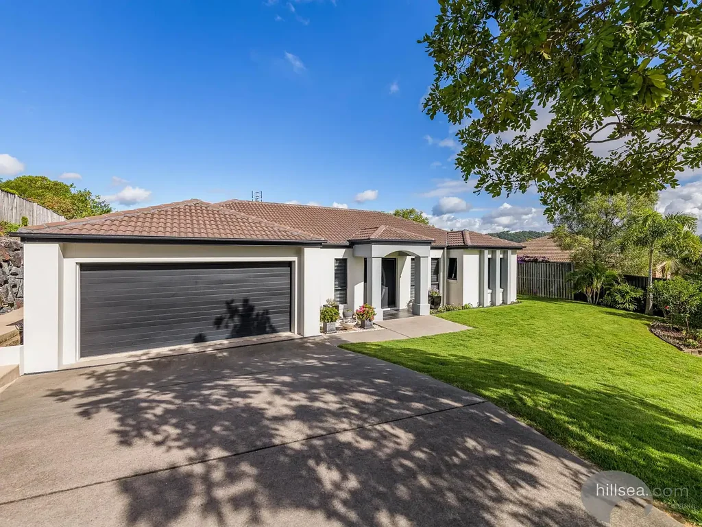 Pacific Pines 4房  PRESTIGIOUS PACIFIC PINES FAMILY SANCTUARY ON 1,150m² WITH STUNNING HINTERLAND VIEWS