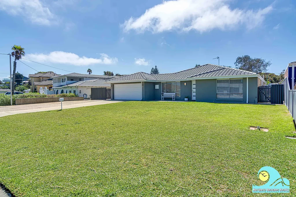 Yanchep 4房  YOU WON’T WANT TO MISS THIS ONE – LIKE NEW HOME ON A 856M2 BLOCK IN SOUGHT AFTER COMPASS CIRCLE