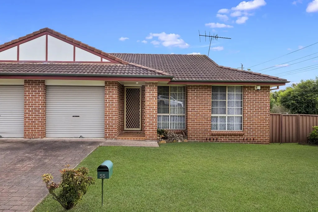 Ingleburn 3침실 Torrens Title Semi-Detached Family Home in Prime Ingleburn Location