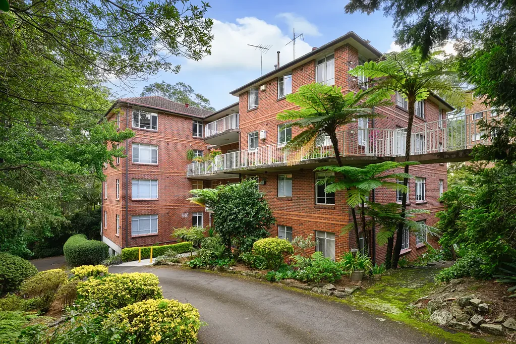Killara 2 Bedroom Off-Highway Space, Tranquillity and Dependability 800m to Rail