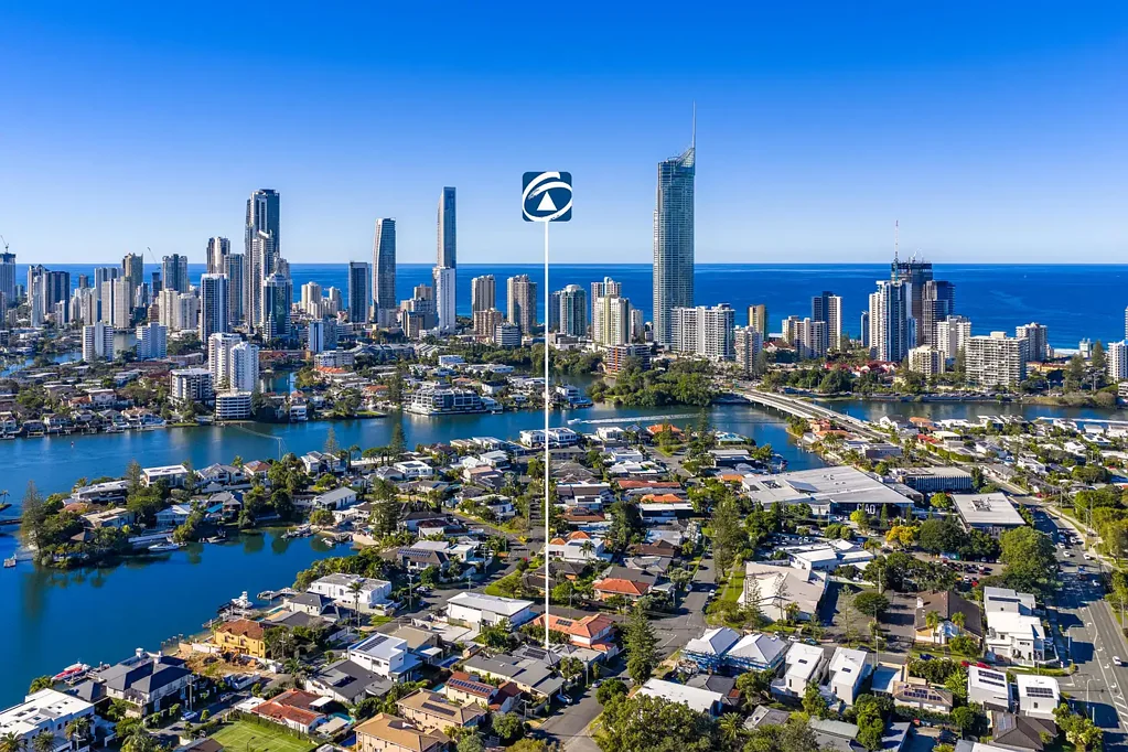 Surfers Paradise 4 Bedroom Capri Classic - Quality and Style