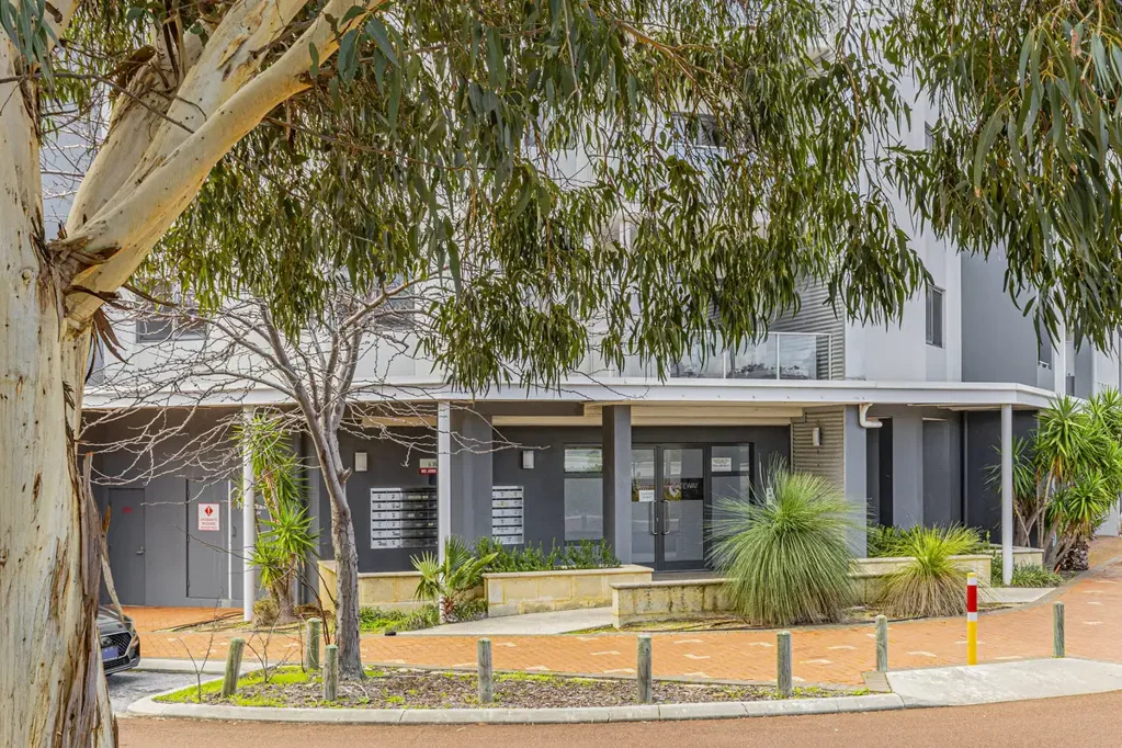Joondalup 2 Slaapkamer A Rare Courtyard, A Leafy Outlook, A Locked-In Return