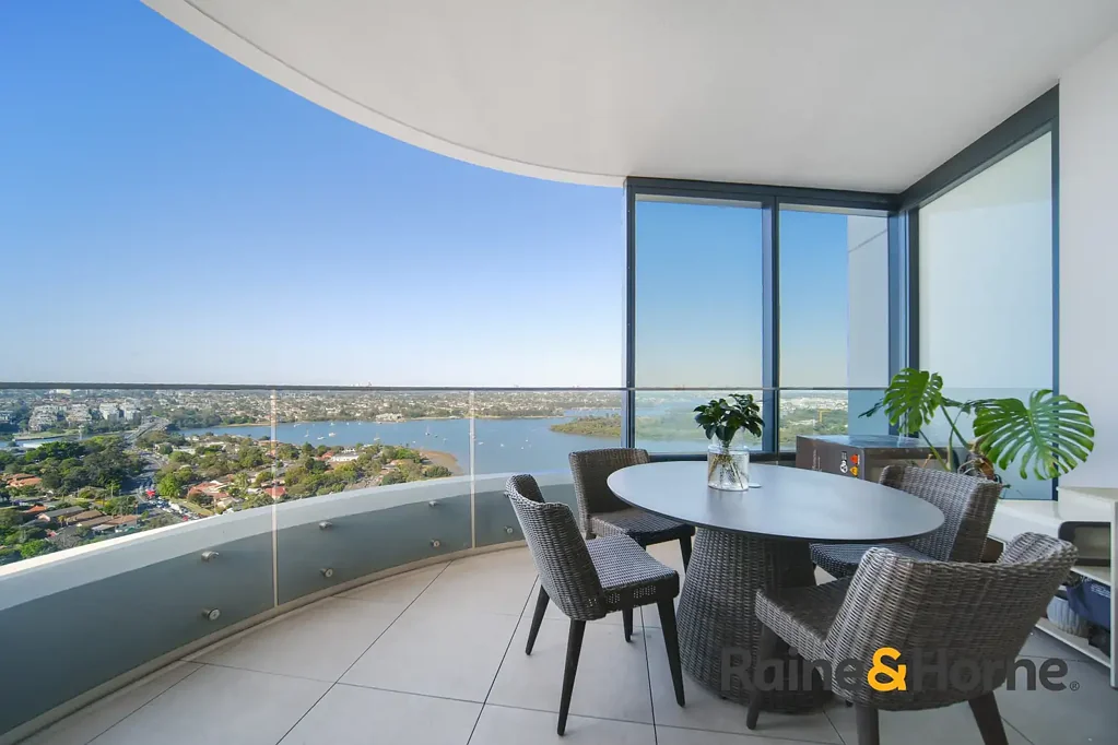 Three Bedrooms with Study with Breath-taking City Skyline & Water Views in Rhodes Central