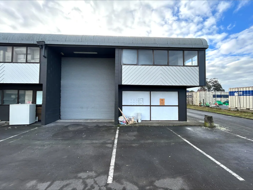Manukau Affordable Wiri Warehouse with Amenities