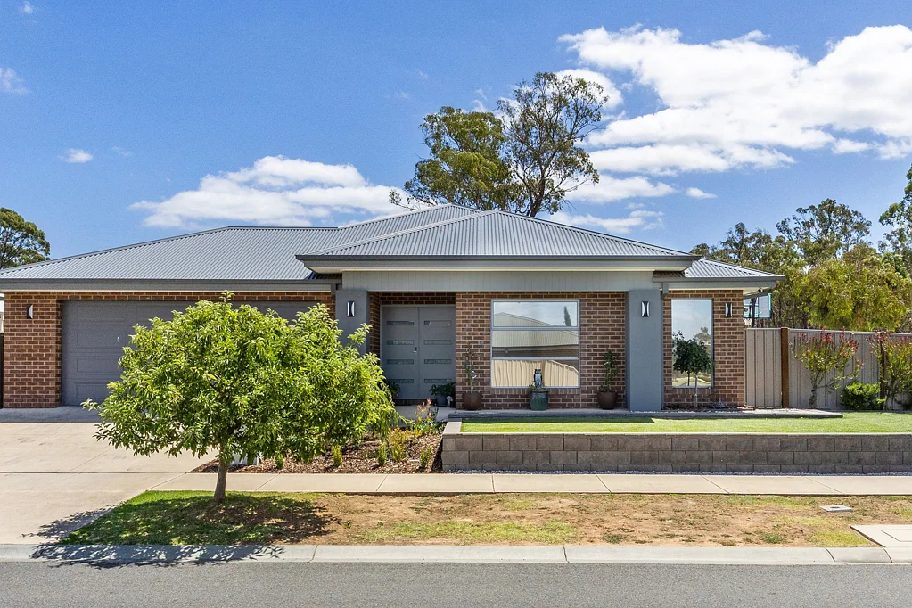 1 Bristol Way, Ascot, VIC 3551