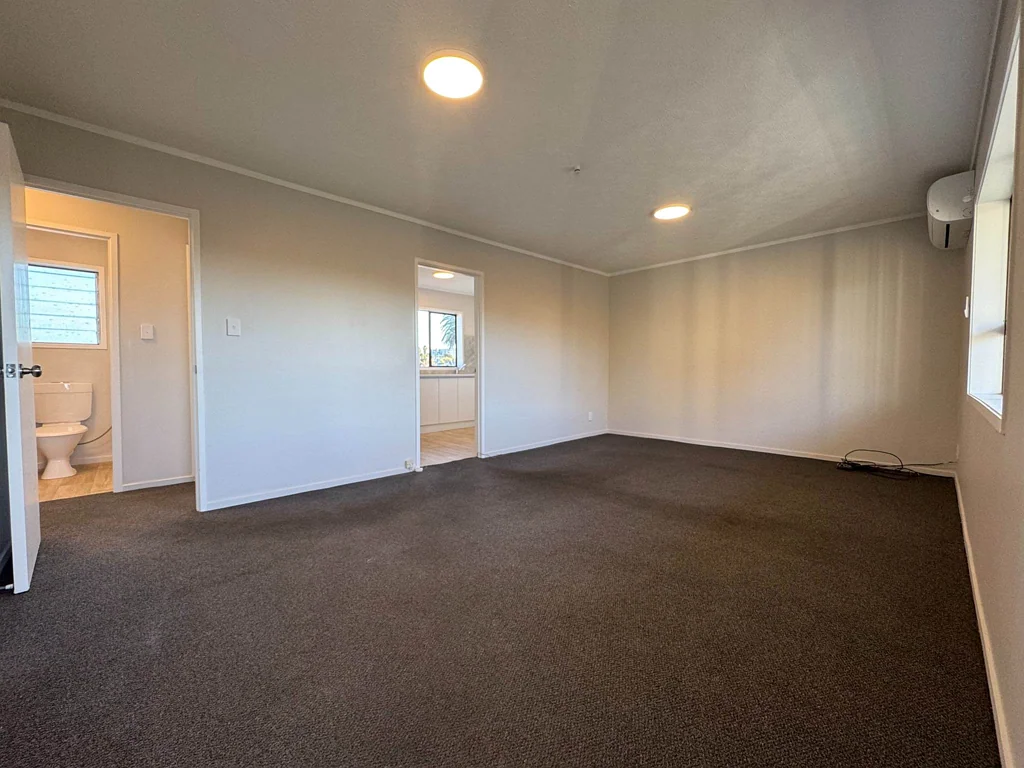 Tidy Two Bedroom Upstairs Unit