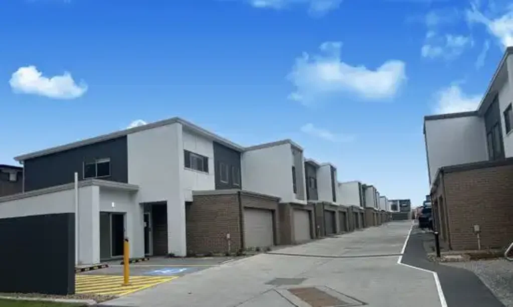 Modern 4 Bedroom Townhouse in Prime Calamvale Location