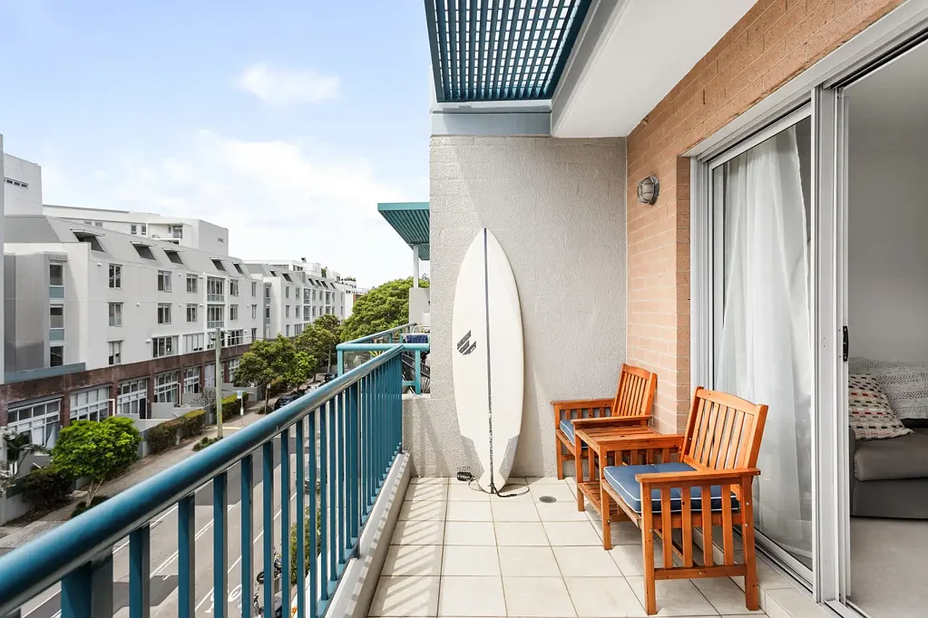 Dee Why 1ਬੈੱਡਰੂਮ Sun-Filled Top Floor Apartment in a Prime Lifestyle Setting