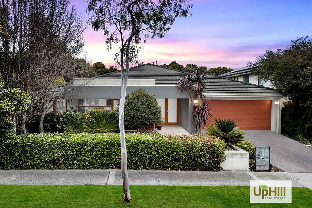 Clyde North 5房  Ex-Display Home – Premium Home within Selandra Rise Estate