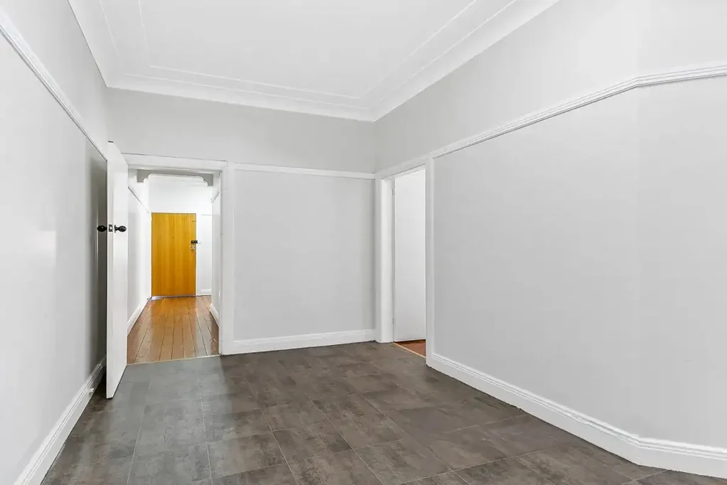 LARGE ART DECO APARTMENT