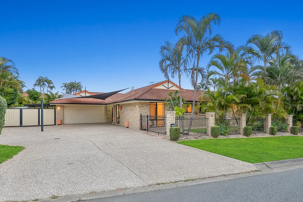 Petrie 4 Bedroom Spacious Family Living in Petrie on Pine