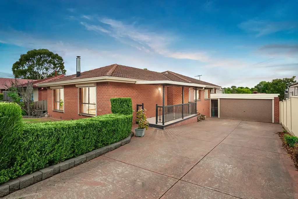 Mill Park 3 Bedroom Perfectly Presented Family Entertainer - Elite Location