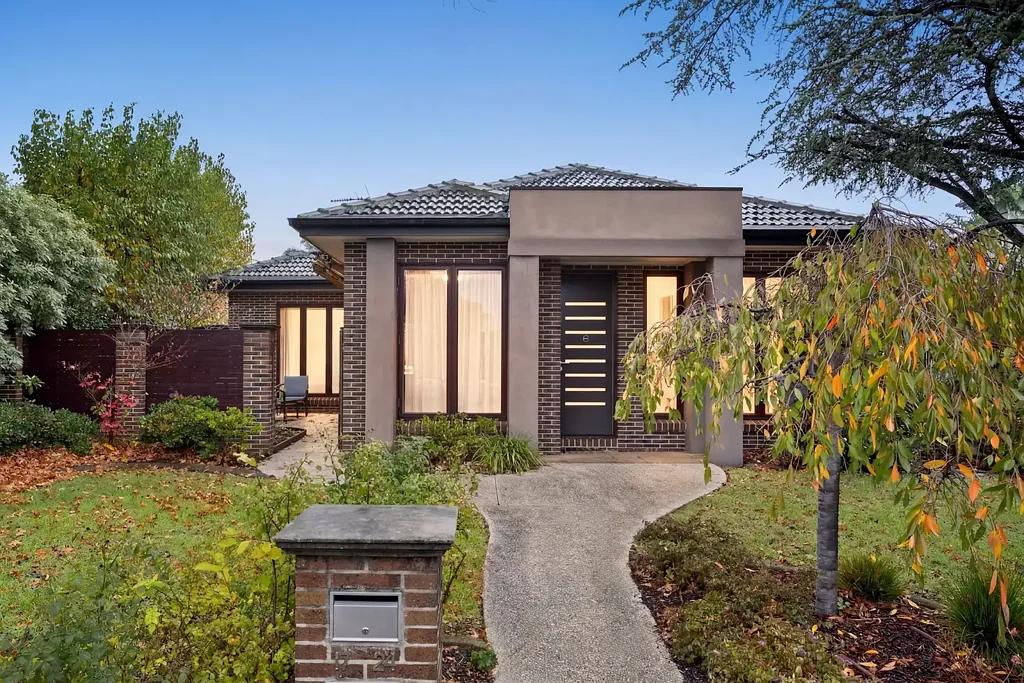 Mount Waverley 3 Bedroom Elegant Street-Front Living in a Blue-Chip Location
