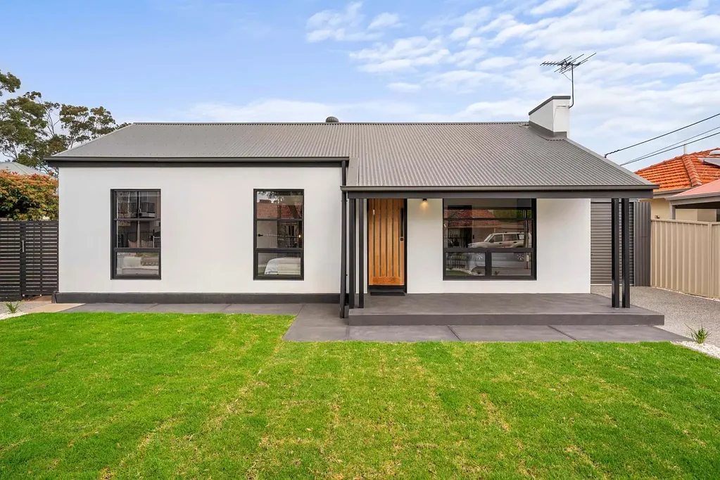 Warradale 4Zimmer A single-level home remodelled for more than one family across a prized, substantial parcel…
