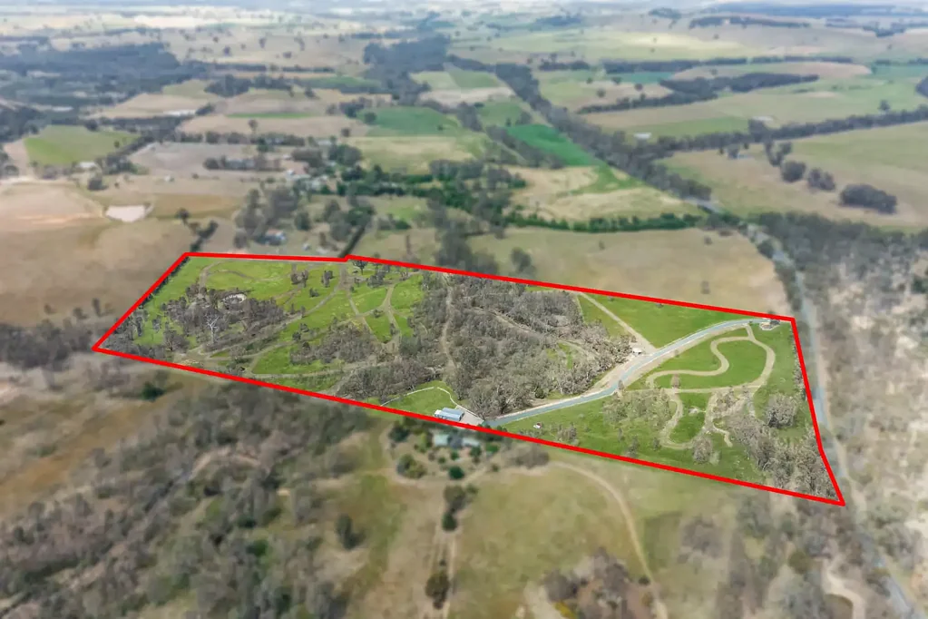 Heathcote  Immaculately Presented 40-Acre Weekender