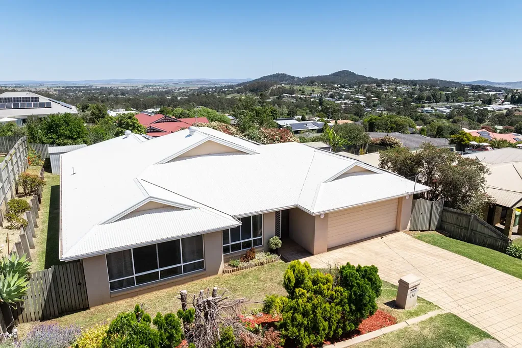 Darling Heights 4ਬੈੱਡਰੂਮ Family Living with Views – Space Inside and Out