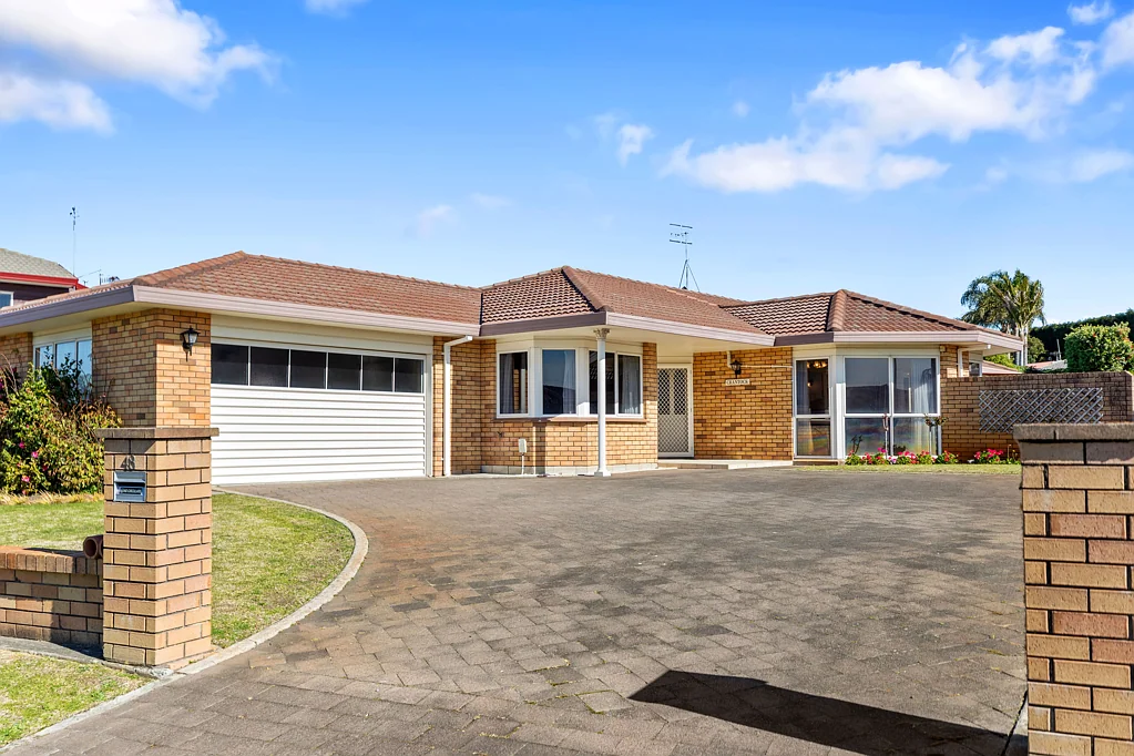 Mount Maunganui 4房  A Forever Family Home!