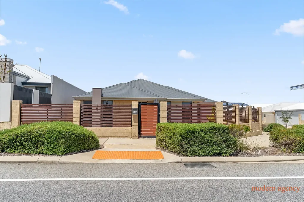 Spearwood 4房  Fresh, Spacious & Feature-Packed - 204 Hamilton Road Spearwood