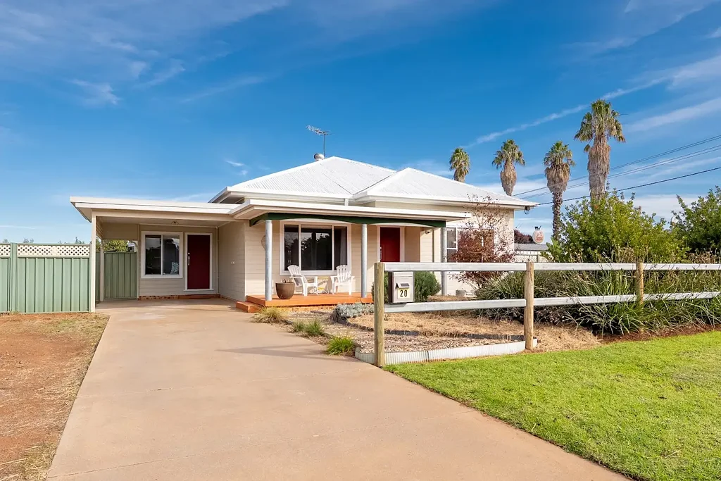 Griffith 3房  Modern Appeal Set In Picturesque Hamlet