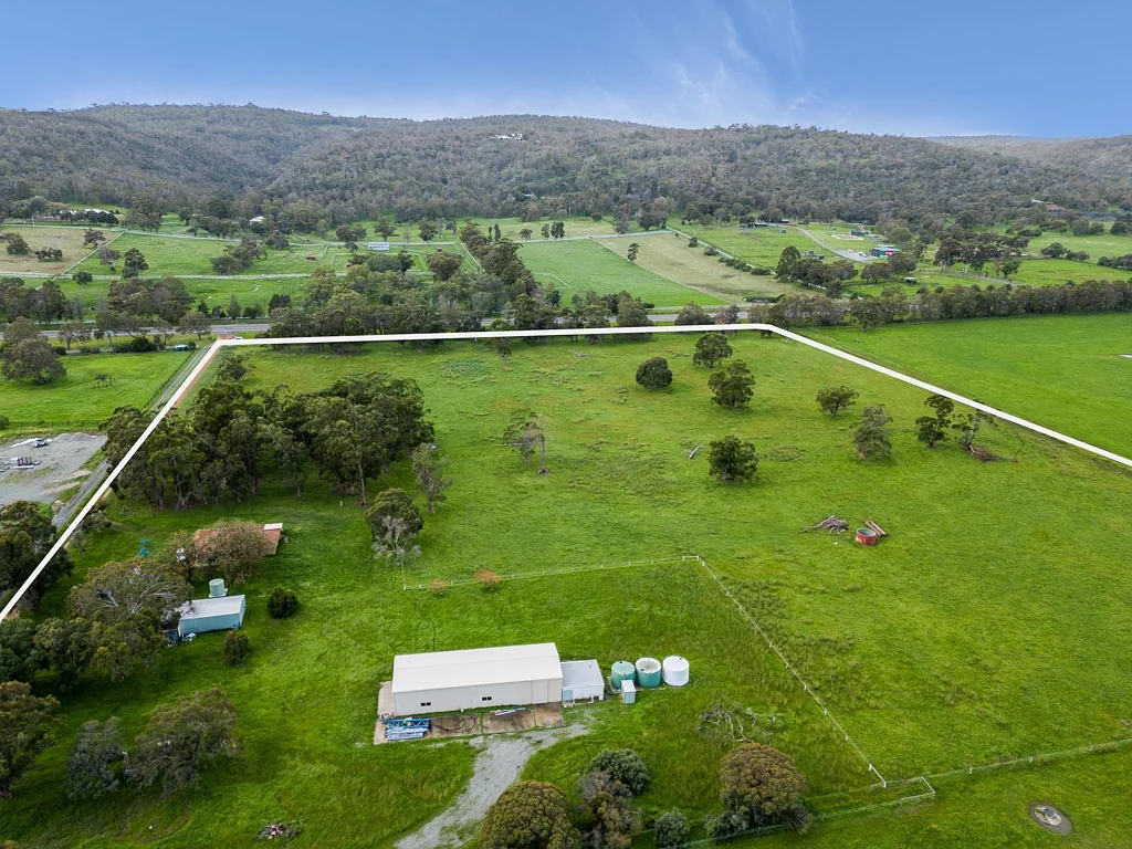 Serpentine 4 Bedroom QUALITY RURAL ZONED 20 HECTARE PROPERTY IN DRESS CIRCLE LOCATION