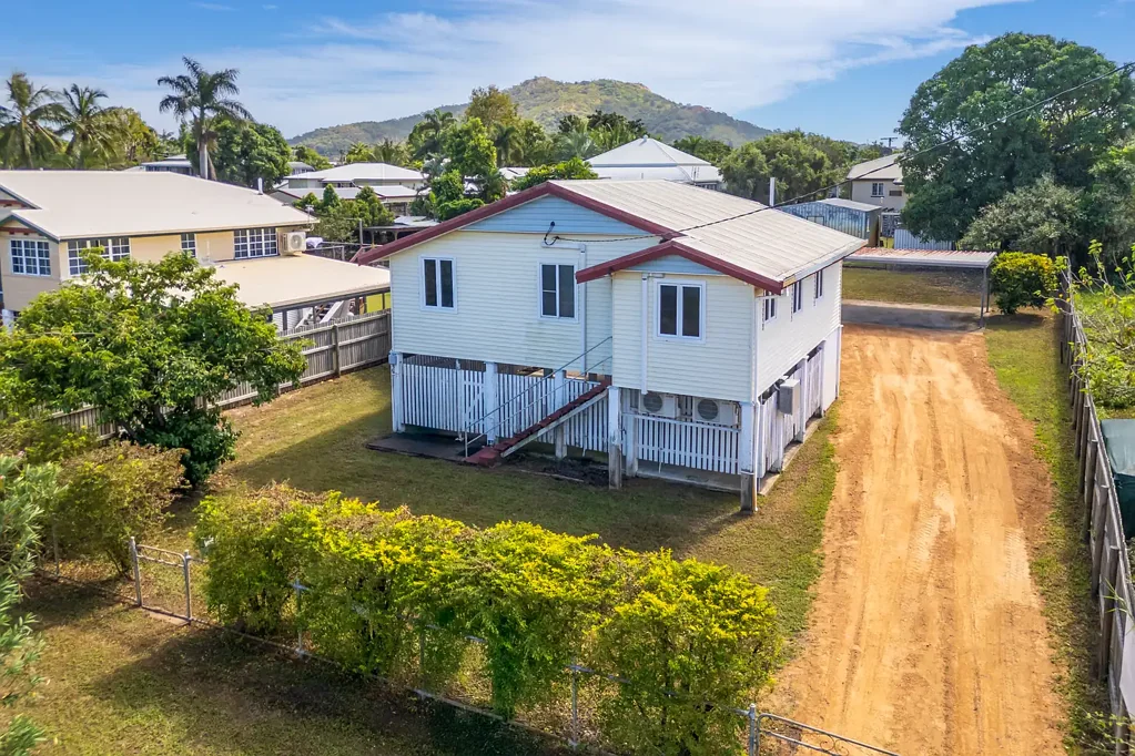 63 Roberts Street, Hermit Park, QLD 4812